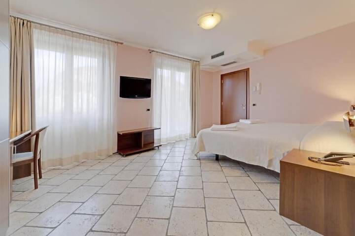 Room 12 of 29