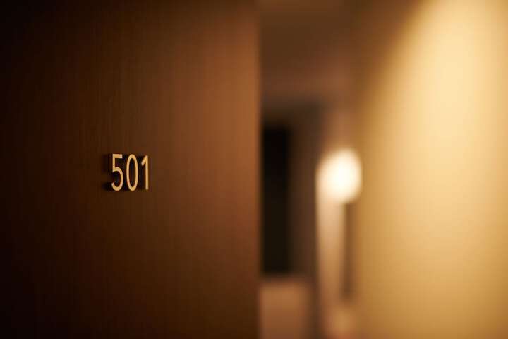 Room 13 of 33