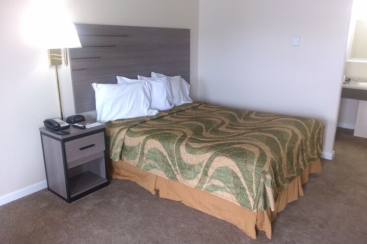 Room 6 of 38