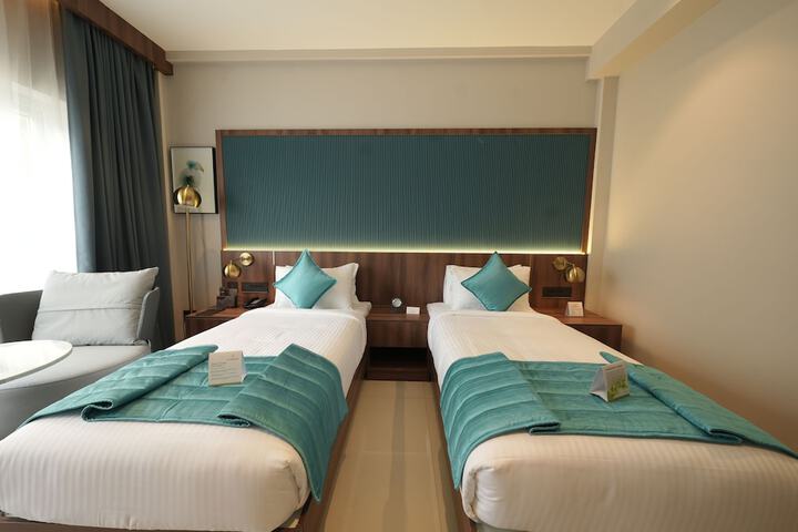 Room 5 of 33