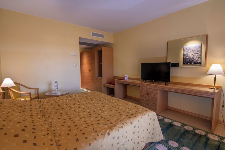 Room 11 of 68