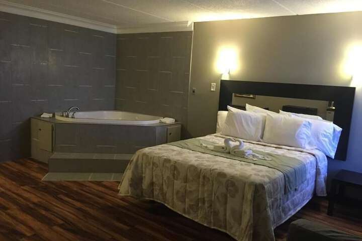 Room 11 of 39