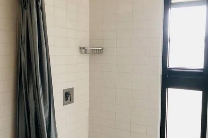 Room 7 of 9