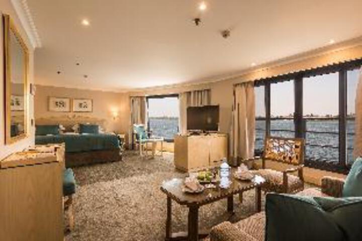 Room 10 of 12