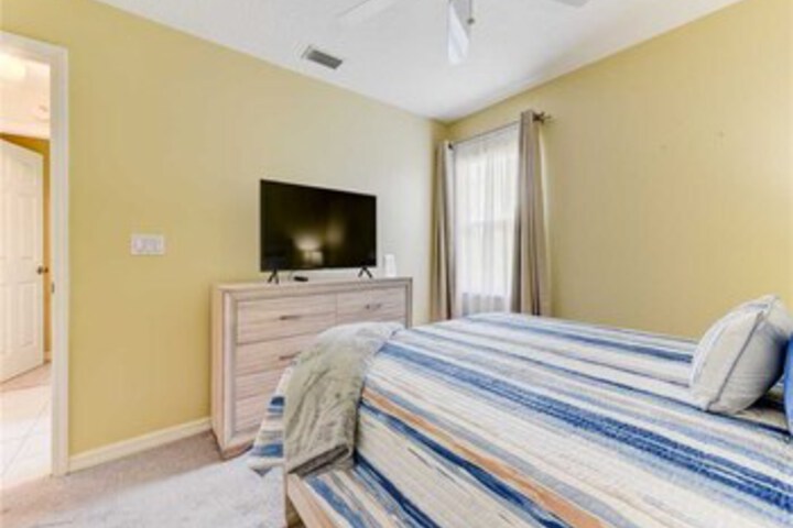 Room 33 of 40