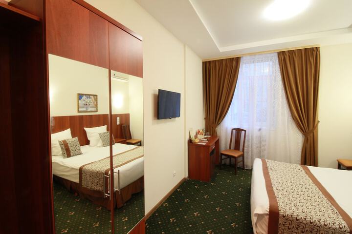 Room 16 of 38