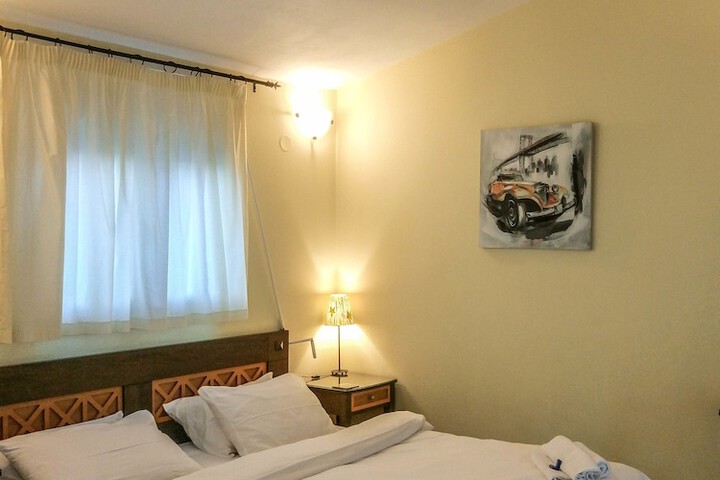 Room 8 of 50