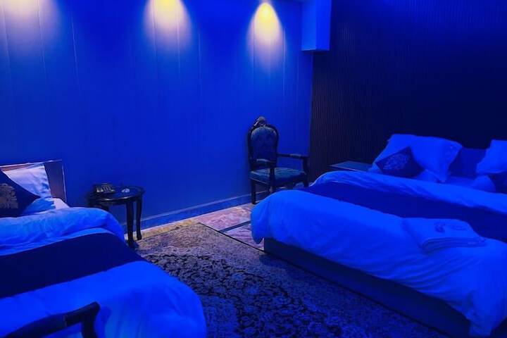 Room 9 of 19