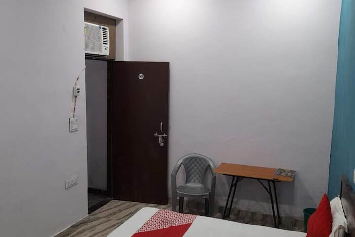 Room 5 of 15