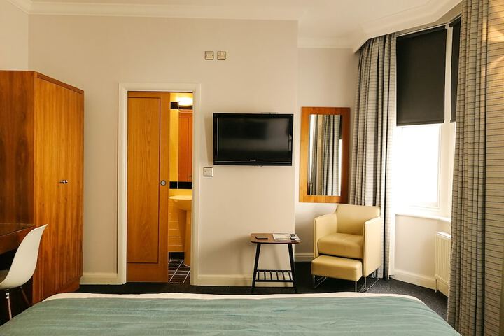 Room 14 of 80