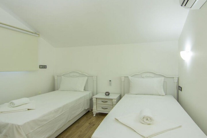 Room 15 of 35