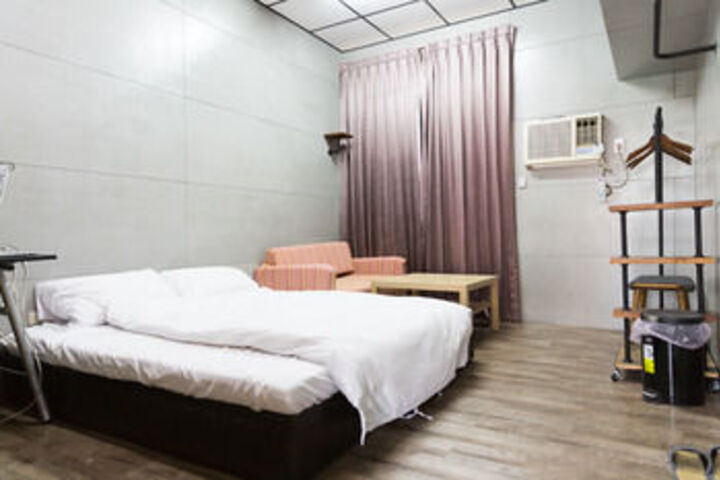 Room 16 of 24