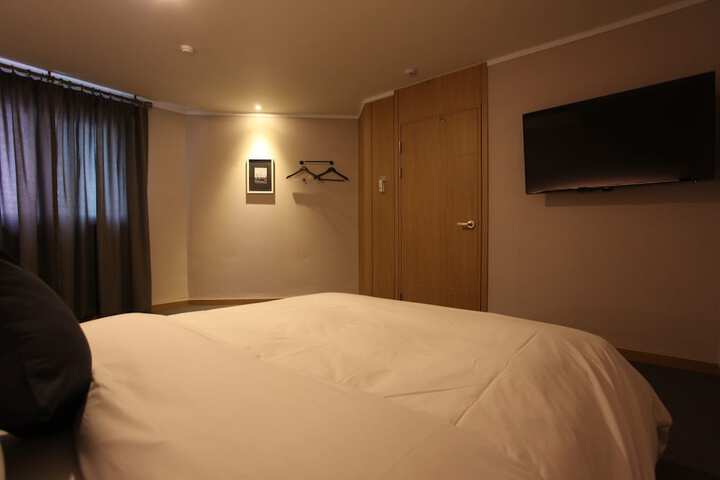 Room 25 of 53