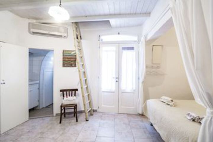 Room 15 of 19