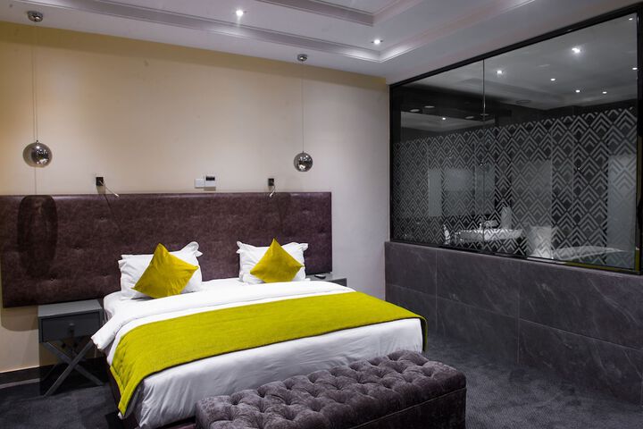 Room 5 of 33