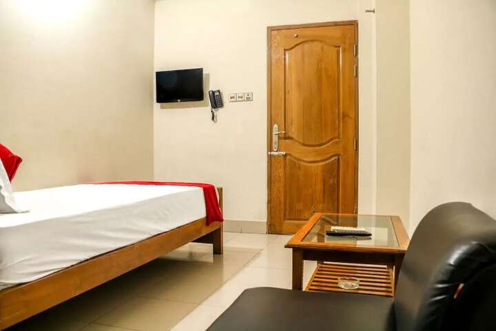 Room 5 of 12