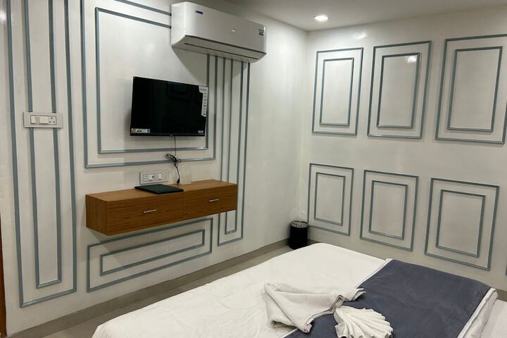 Room 4 of 14