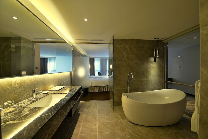 Room 43 of 65