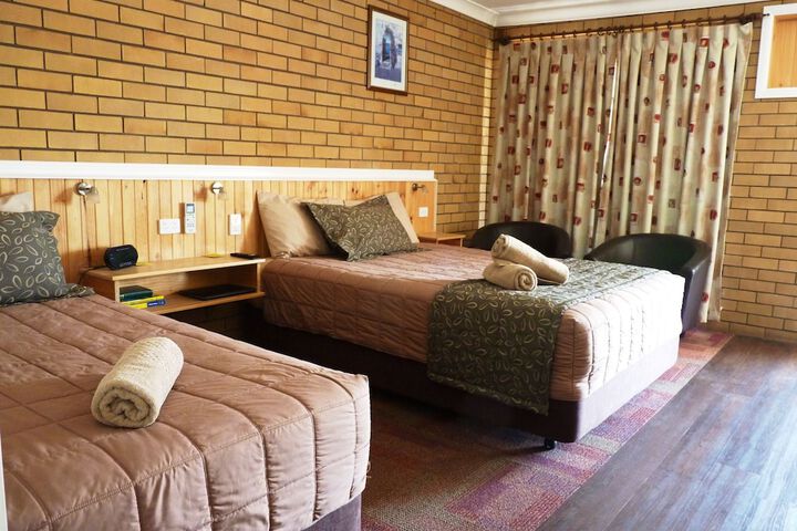 Room 9 of 32
