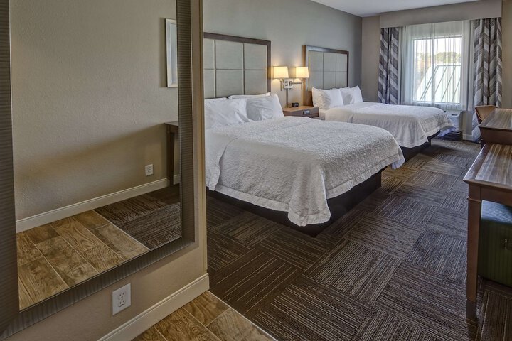 2 Queen Beds (4 of 4)