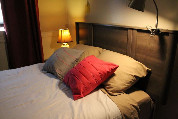 Room 8 of 100