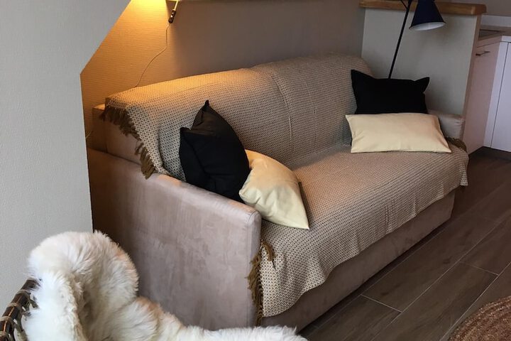 Lounge 24 of 59