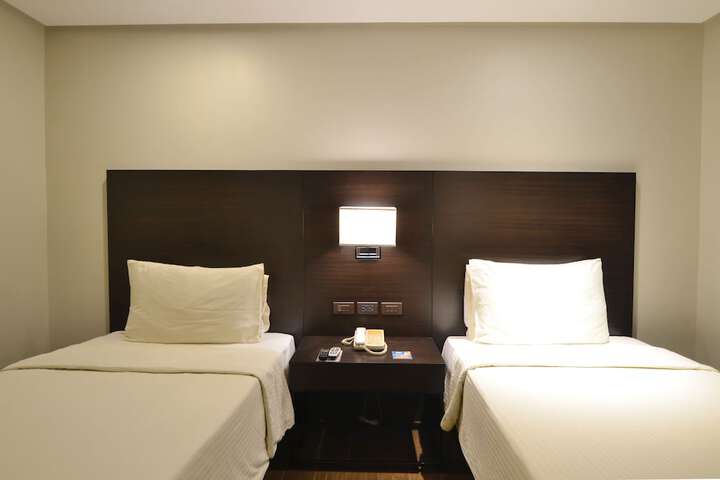 Room 15 of 68