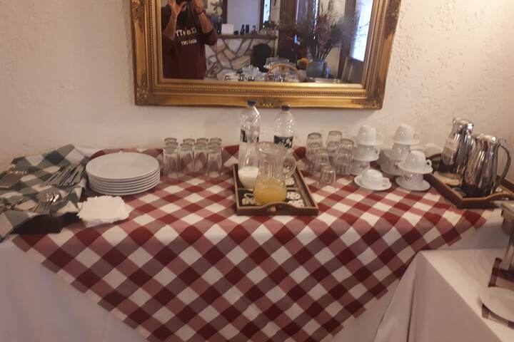 Dining 4 of 20