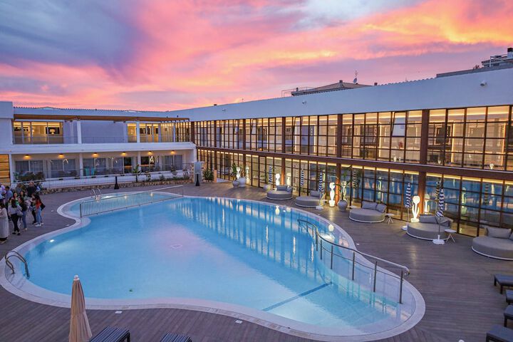 Hotel Pool