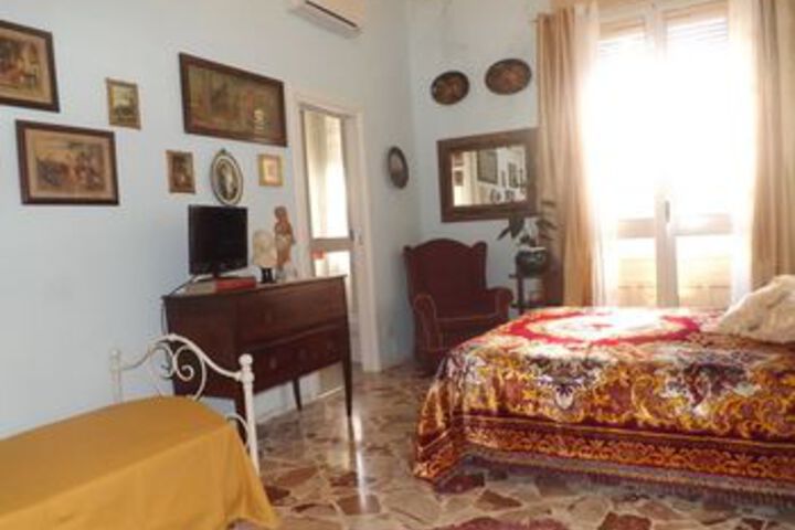 Room 33 of 69