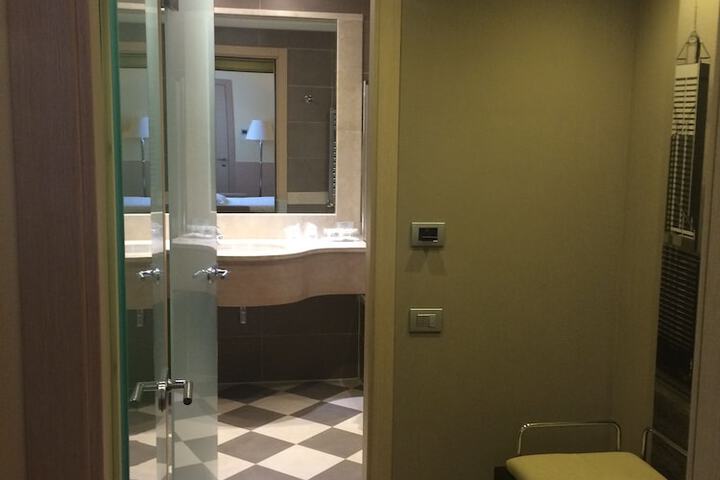 Room 68 of 132