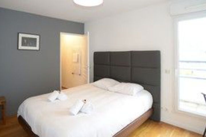 Room 9 of 28