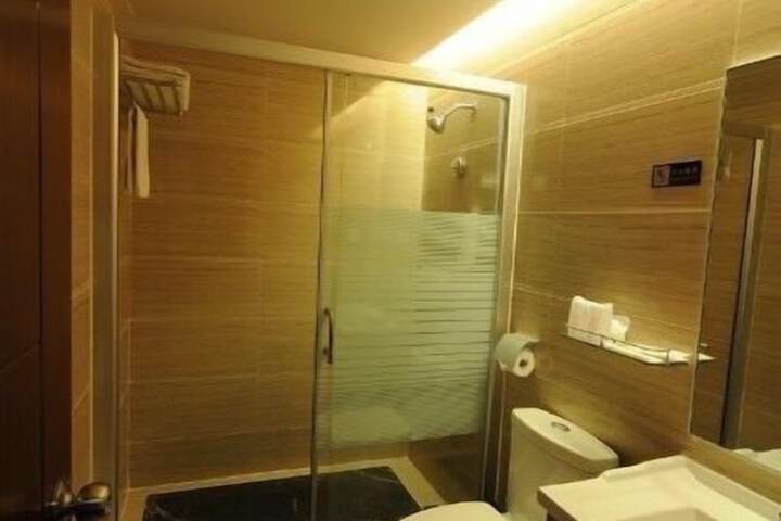 Room 18 of 28