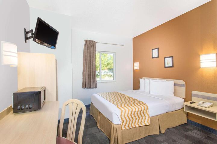 1 King Bed (6 of 15)
