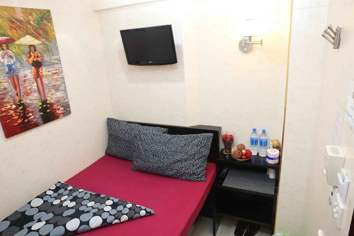 Room 10 of 31