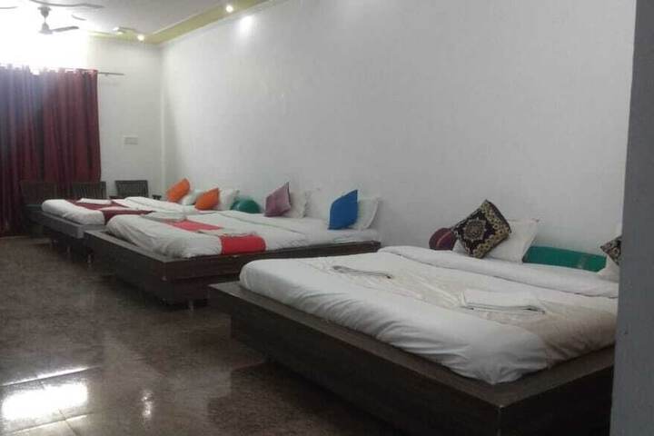 Room 3 of 48