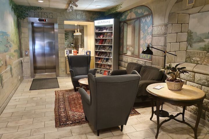 Hotel Lobby
