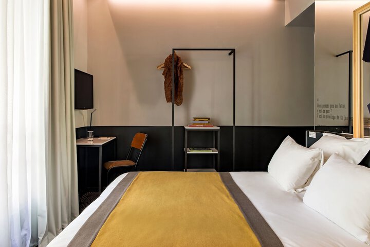 Room 15 of 48