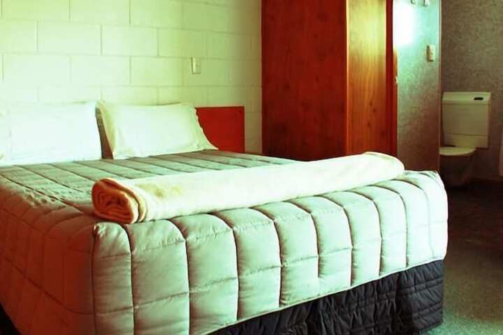 Room 10 of 27