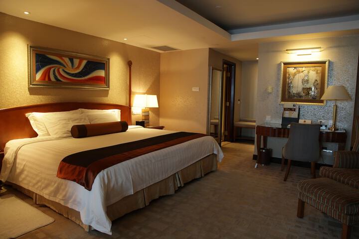 Room 27 of 144