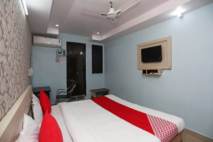 Room 8 of 32
