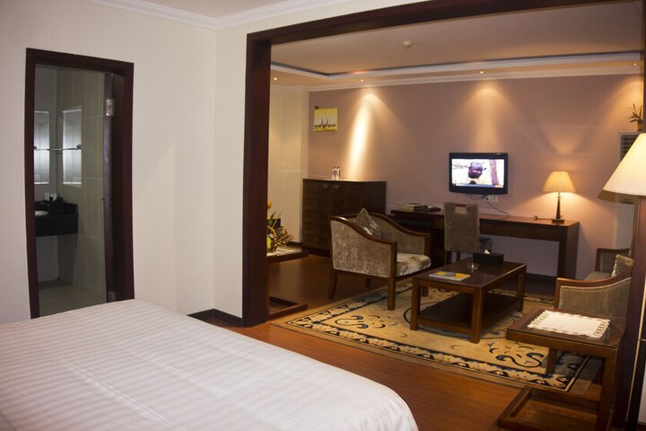 Room 8 of 50