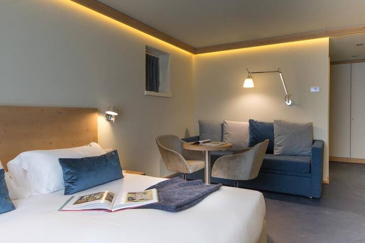 Room 4 of 49