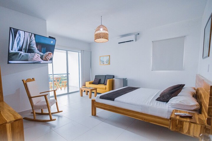 Room 6 of 14