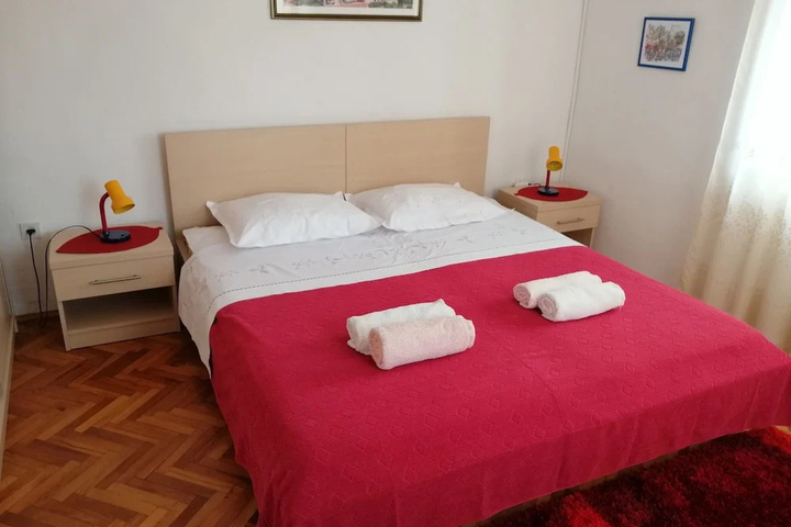 Room 6 of 22