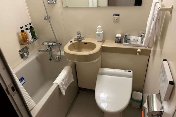Room 13 of 25