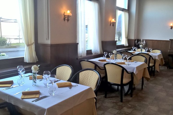 Dining 3 of 12