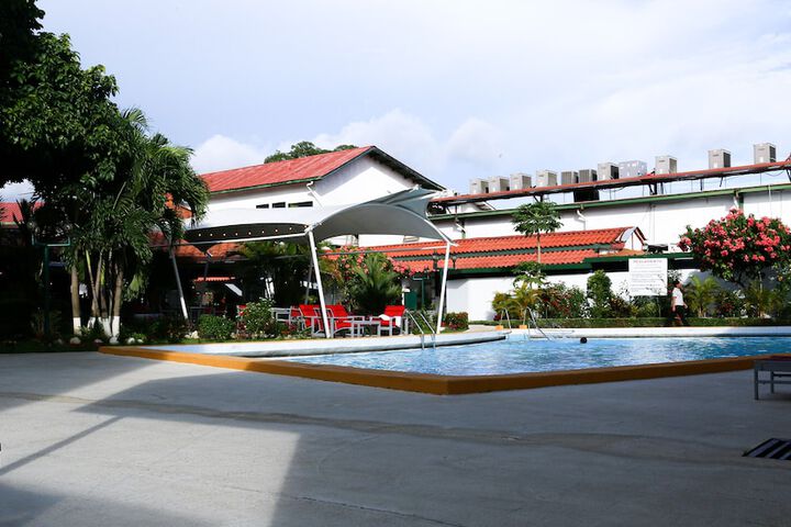 Pools & Facilities