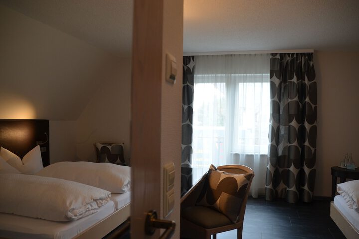 Room 13 of 87
