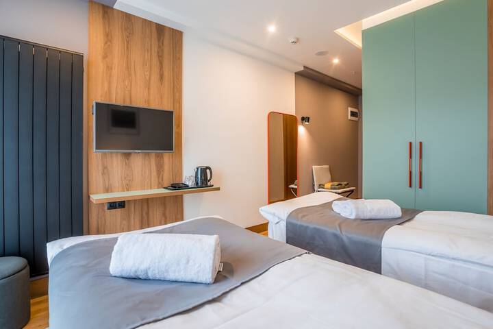 Room 43 of 147